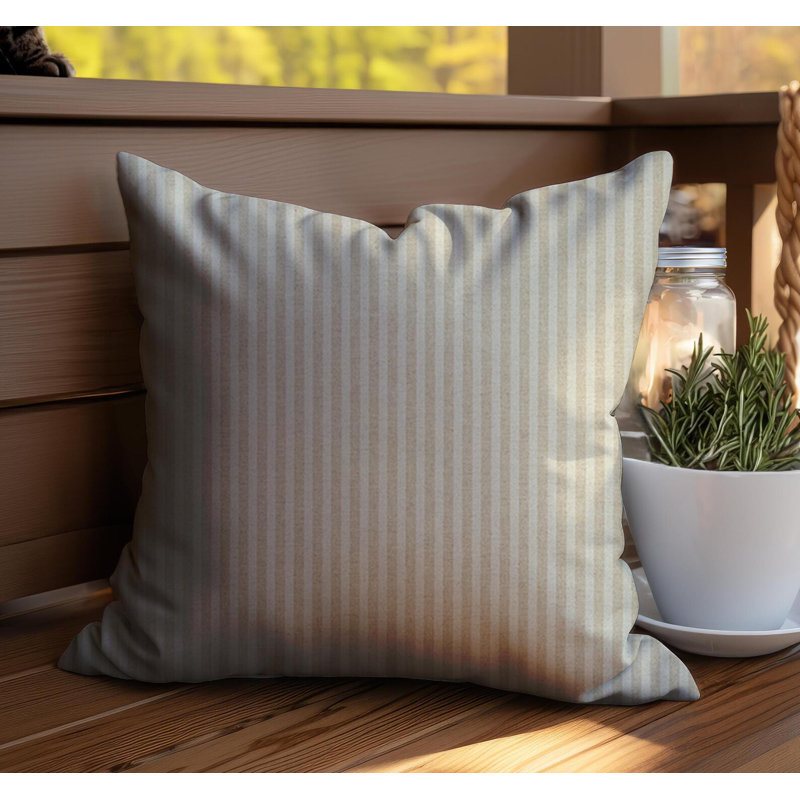 Housse de coussin réversible en mélange de coton et lin rayé Clark, H 17 po x l 17 po