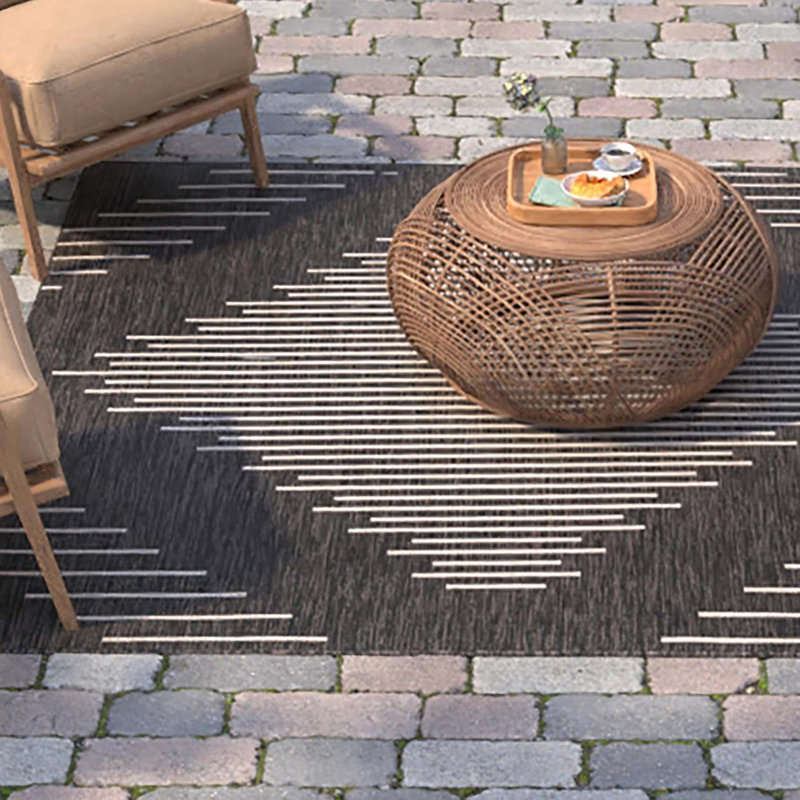 Tapis rayé intérieur / extérieur en polypropylène tissé à la machine, Rectangle 7 pi 10 po x 11 pi