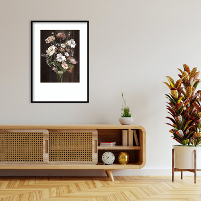 «Gentle Blooms on Dark Canvas No. 2» par Alex Black, impression sur bois encadrée