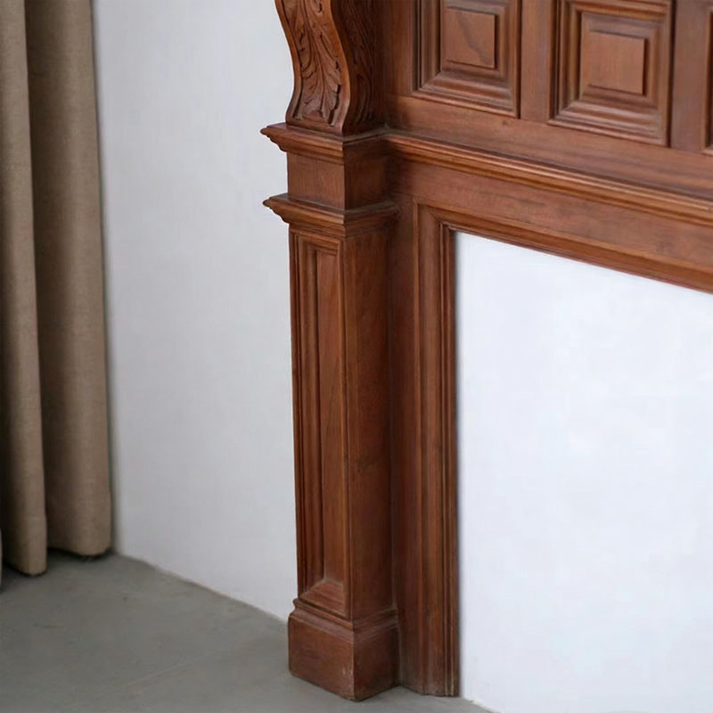 Console rétro en forme de foyer sculpté