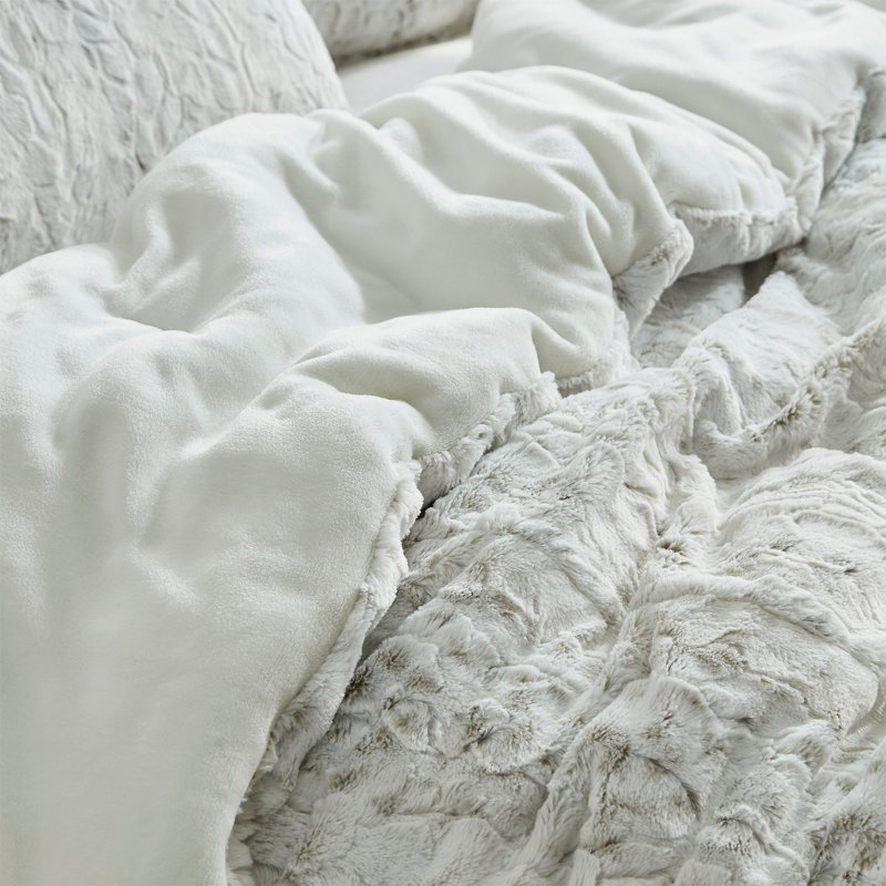 Snow Leopard Faux Fur Coma Inducer Oversized Comforter Set, Alaskan King Comforter + 2 King Shams