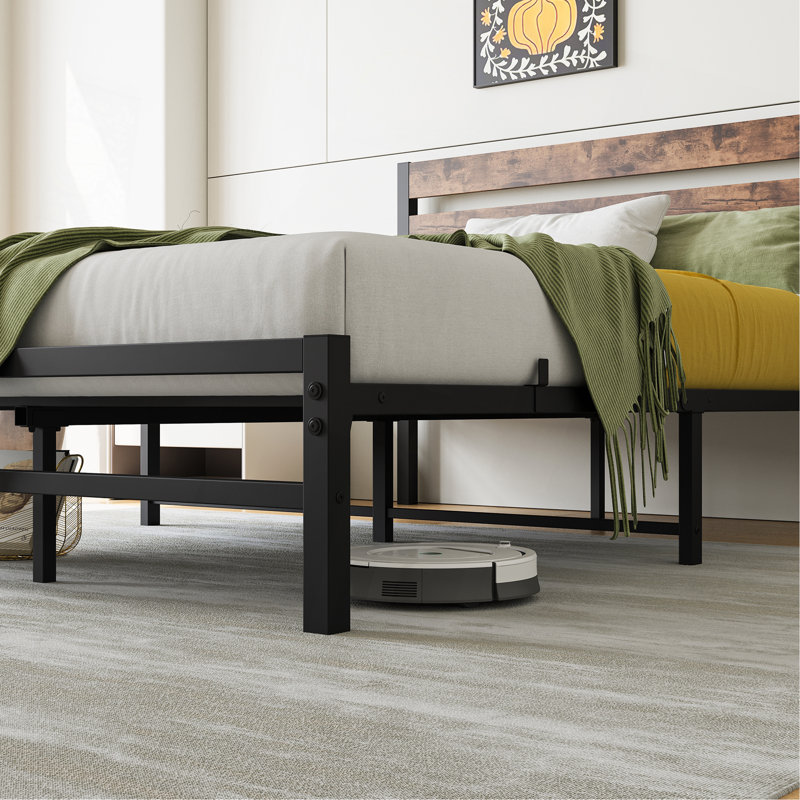 Base de lit plateforme avec tête de lit en bois rustique rétro, sommier à lattes en métal robuste, aucun sommier brun rustique requis