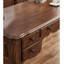Bureau en bois massif American Classic: sculpture et fonctionnalité ornées