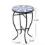 Table d'appoint gracieuse pour l'extérieur avec carreaux de céramique: pieds en fer bleus et blancs