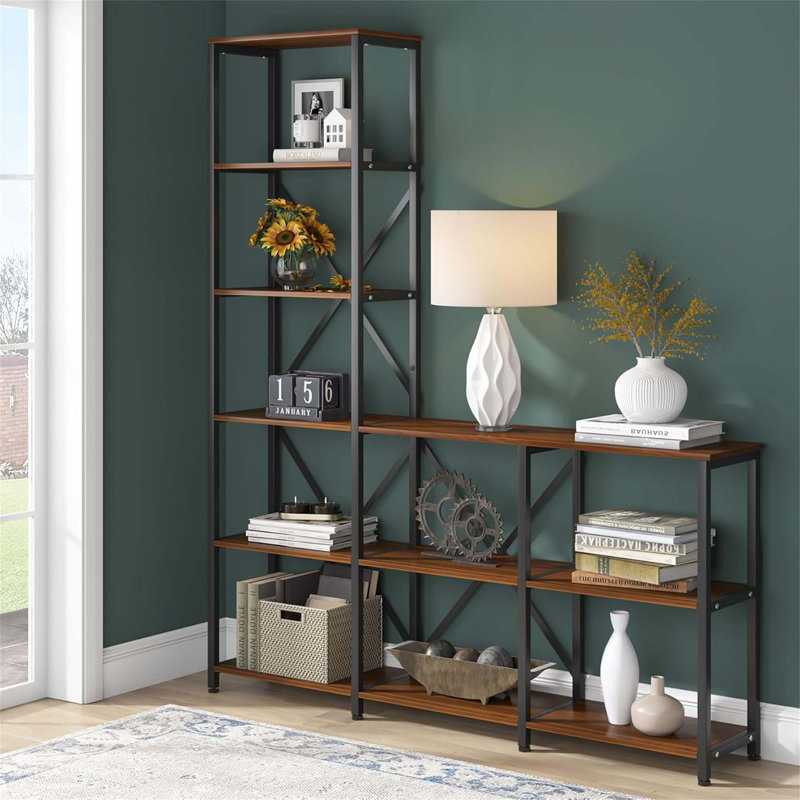 Étagère d'angle à 6 niveaux avec design industriel pour rangement compact et présentation élégante