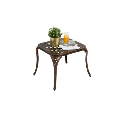 Table d'extérieur durable résistante aux intempéries avec une surface spacieuse, parfaite pour les repas de patio et les réceptions.