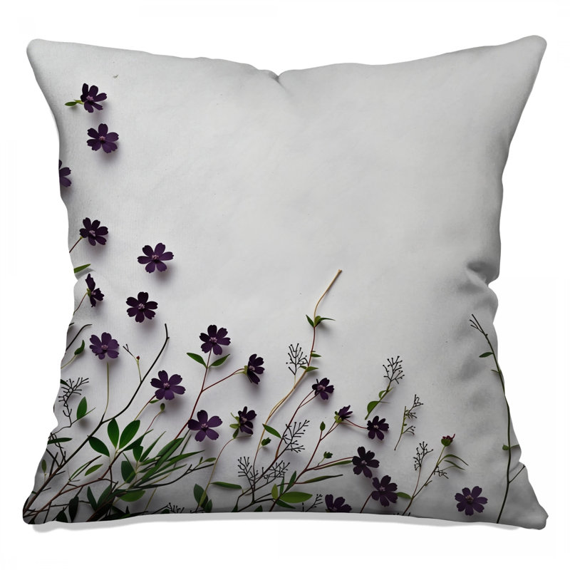 Coussin mauve à motif floral, 16 po x 16 po