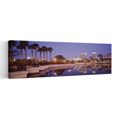 Réflexion de bâtiments dans le lac, lac Luceme, Orlando, Floride, art abstrait moderne palmier, art mural ville