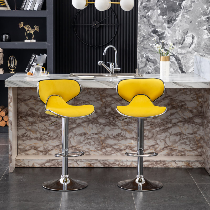 2 sièges pivotants réglables revêtus de velours de couleur jaune - Base en métal avec fonction et repose-pieds Hauteur de l'assise relevable en mousse de qualité et revêtement moelleux 2 tabourets de bar avec coussins rotatifs à 360 °