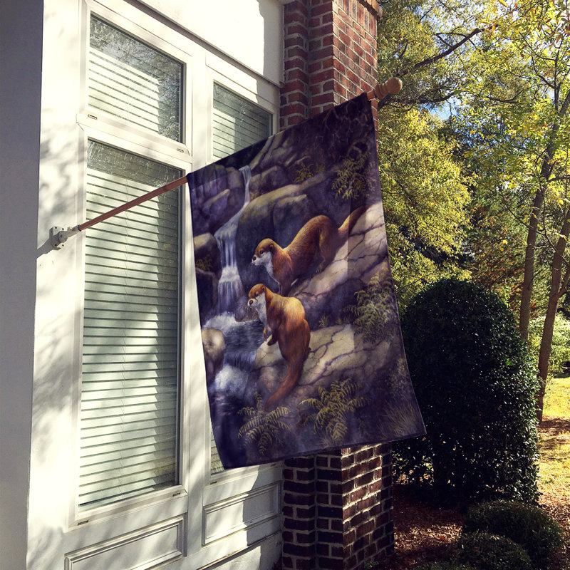 «Otters by the Waterfall» par Daphne Baxter Garden Flag, H 28 po x l 40 po