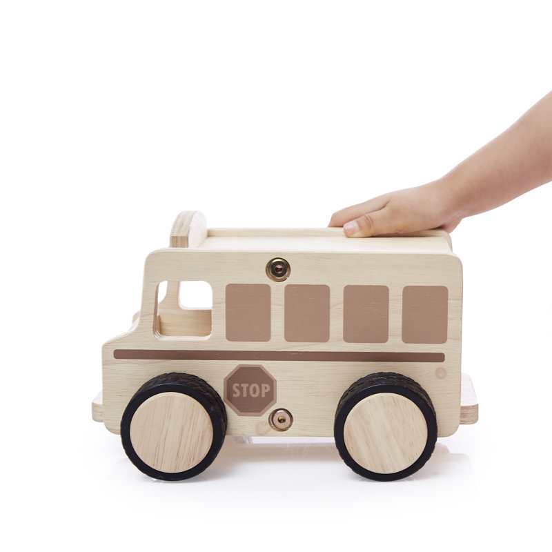 Bus scolaire en bois