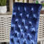 Ensemble de 2 chaises de salle à manger Marie, bouleau, velours bleu marine à haut dossier