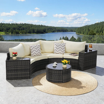 Ensemble modulaire de patio 7 pièces demi-lune d'extérieur - Osier bleu foncé, 4 canapés courbés sans accoudoirs, table basse ronde en verre trempé et 2 tables d'appoint - Coussins toutes saisons lavables à la machine pour le jardin, la terrasse ou la piscine