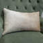 Coussin décoratif en peau de vache ombrée gris véritable Thomas Collection® 12 po x 20 po 16604A