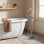 Robinet de baignoire sur pied en métal nickel brossé avec douchette-135580736