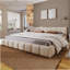 Élégant lit rembourré avec un design en damier, offrant un confort moelleux et un style intemporel pour une chambre à coucher relaxante-927242655-927242643