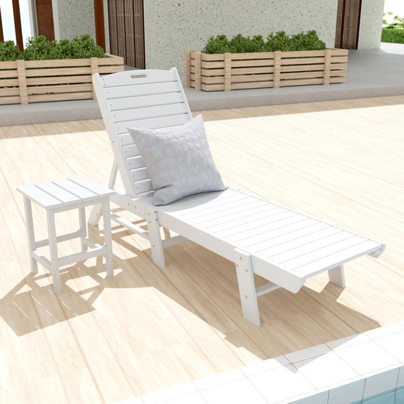 Chaise longue inclinable de 78,2 po avec table Aderson, Blanc