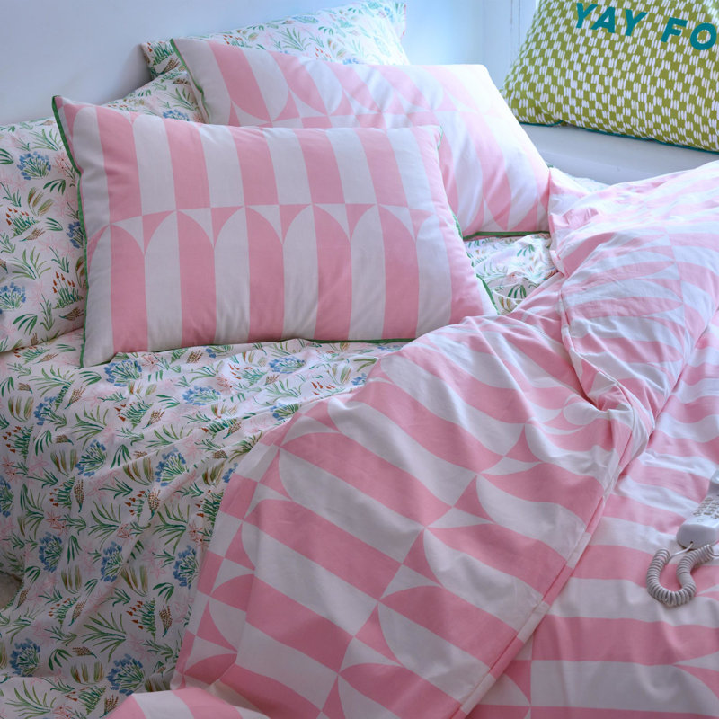 Full Pink Cotton Geometric Comforter Set with Shams