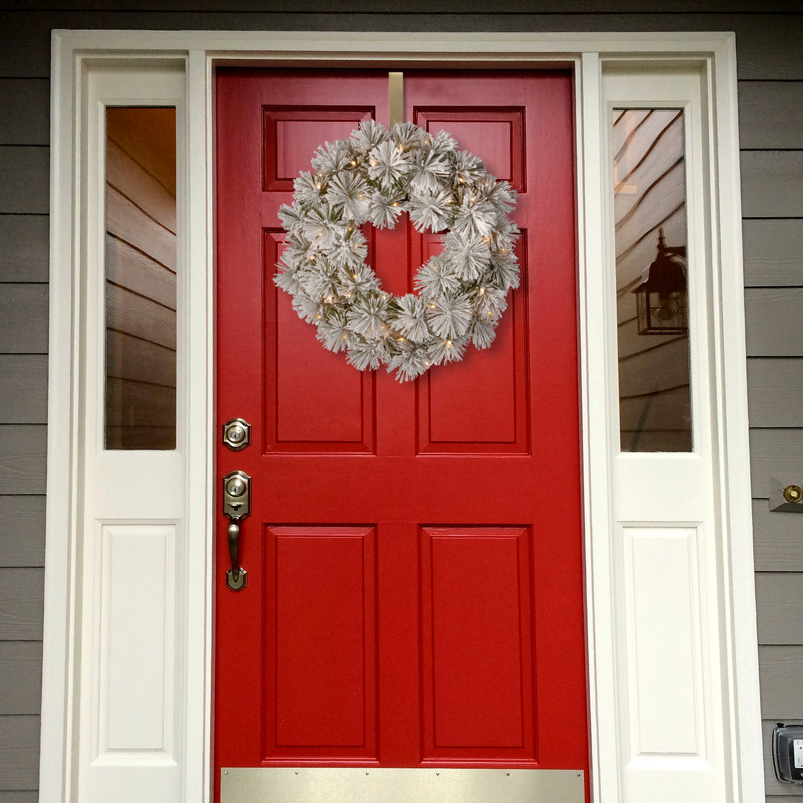 24" Frosted Pre-Lit Wreath, Pine
