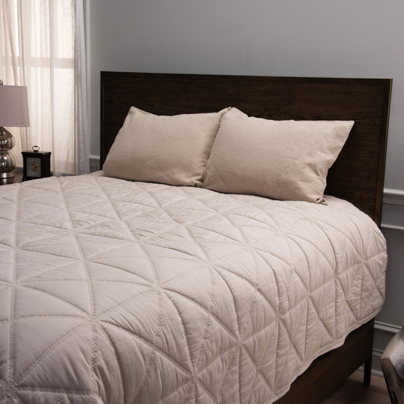 Yazmen Cotton Sateen Quilt, King Quilt + 2 King Shams