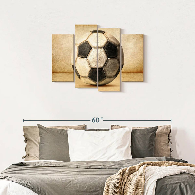 Ensemble de 4 balles de soccer sur toile Old School, H 27 po x l 43 po x P 1,25 po
