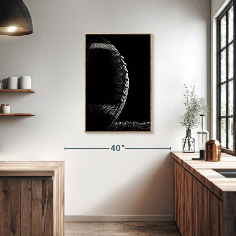 Football monochrome, Cadre flottant en bois naturel, 25" x 37"