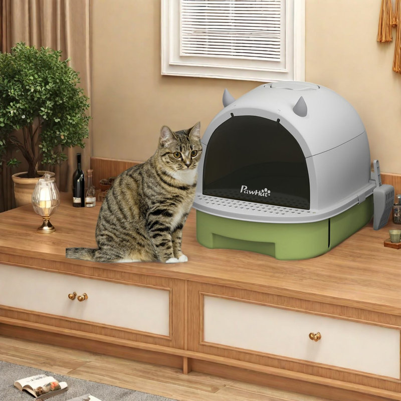 Enclosed Litter Box with Built-in Scoop