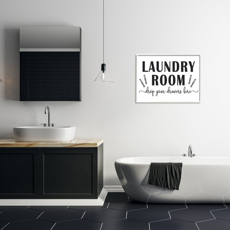 Laundry Room, H 30 po x l 24 po, Giclée encadrée blanc bord de mer