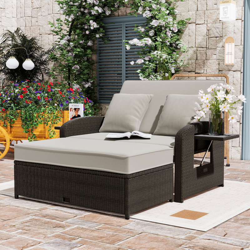 Chaise longue en rotin PE avec dossier réglable, coussins à haute densité et repose-pieds, Grey/Brown