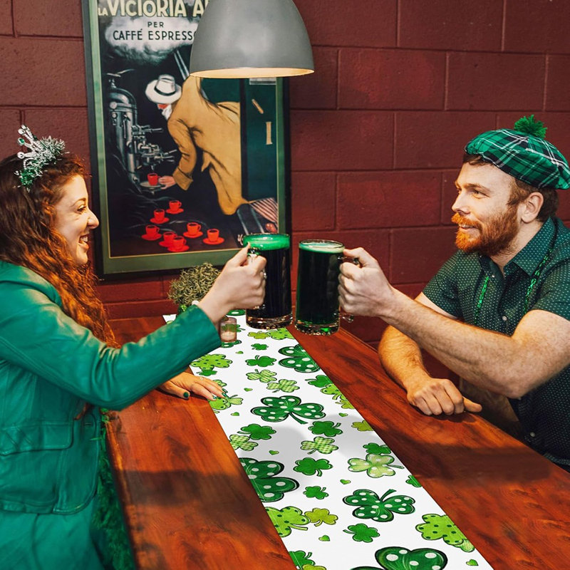 Chemin de table Shamrock & Clover - vert - lin, motif à pois, fête irlandaise et décoration de fête printanière