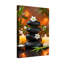 Baignoire et pierres de lavage, bougies, feuilles de bambou, bol de sel-970741605