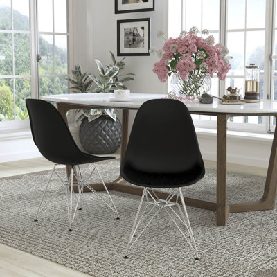 Chaise en plastique Daker avec base chromée