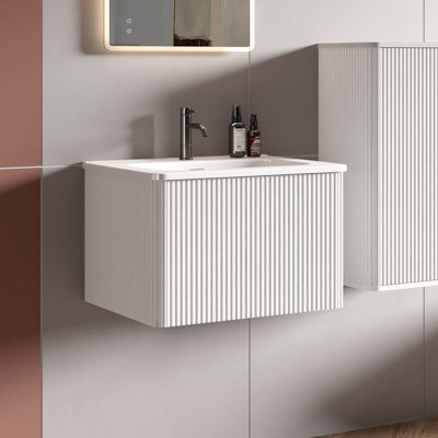 Hannemarie 24 Inch Wall Mounted Single Bathroom Vanity with Top with Overflow, Pre-Assembled