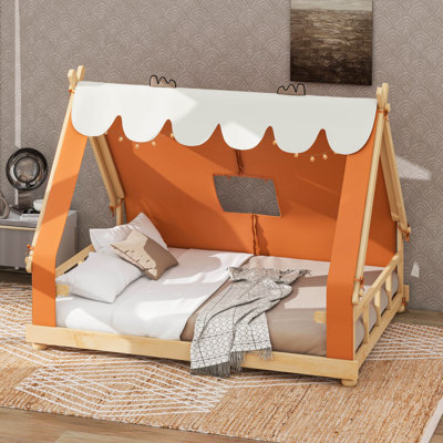 Lit de maison avec tente et éclairage