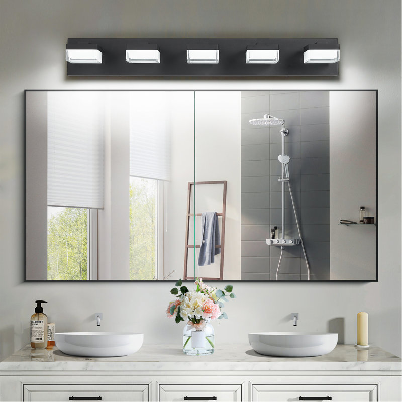 Éclairage pour meuble-lavabo sur miroir de salle de bain