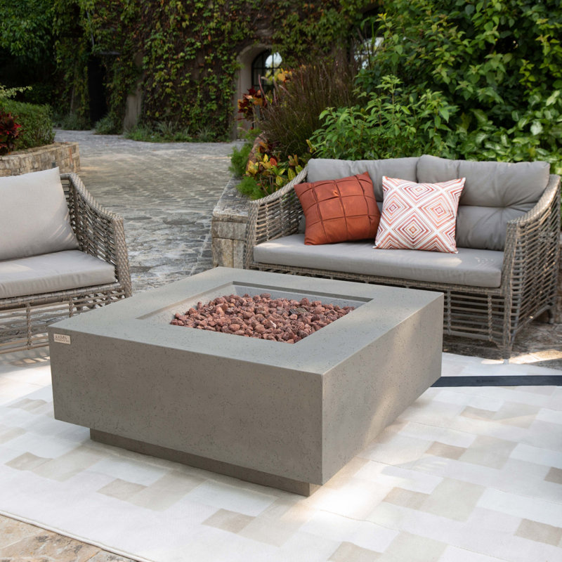 Brooklyn 40" W x 17" H Square Travertine Outdoor Fire Pit Table with Lava Rocks & Cover, Gaz naturel, Gris clair