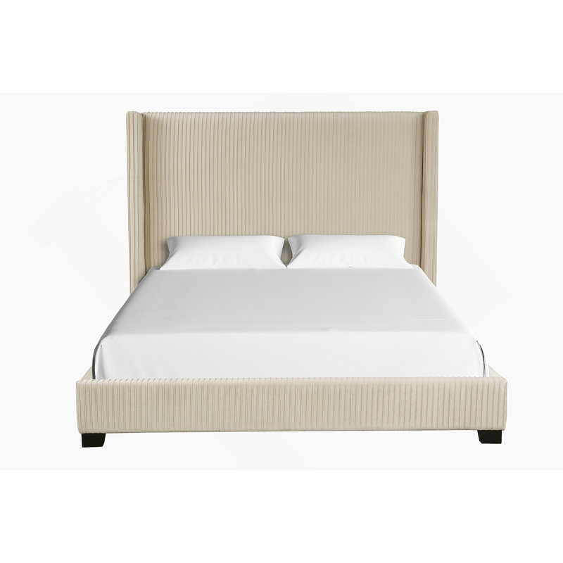 Très grand lit tapissier dans une boîte beige