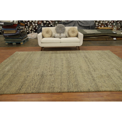 Le tapis beige classique de style Gabbeh 8 x 11 ajoute chaleur et texture aux espaces