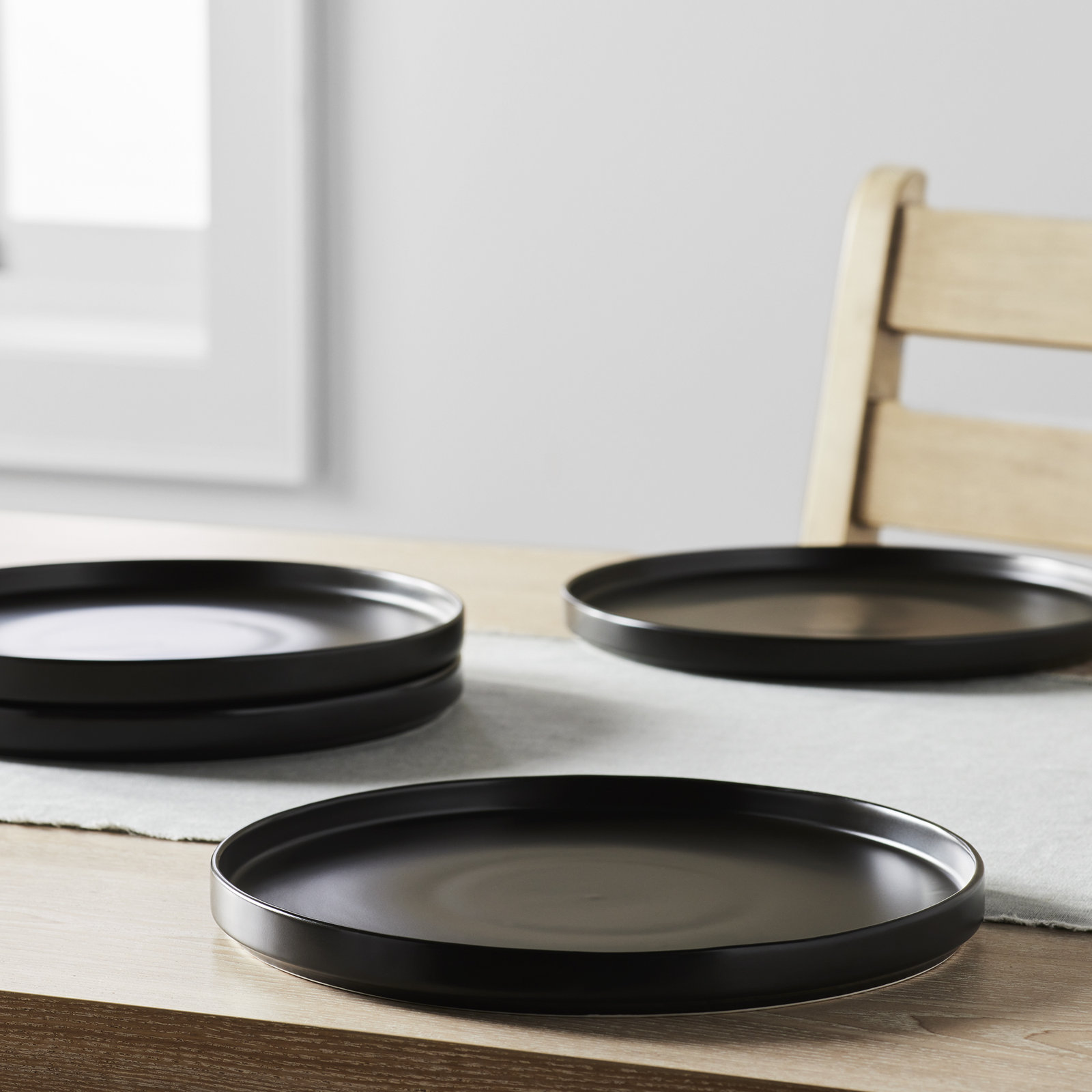 Malmesbury Straight Lip Stoneware Dinner Plate, Black