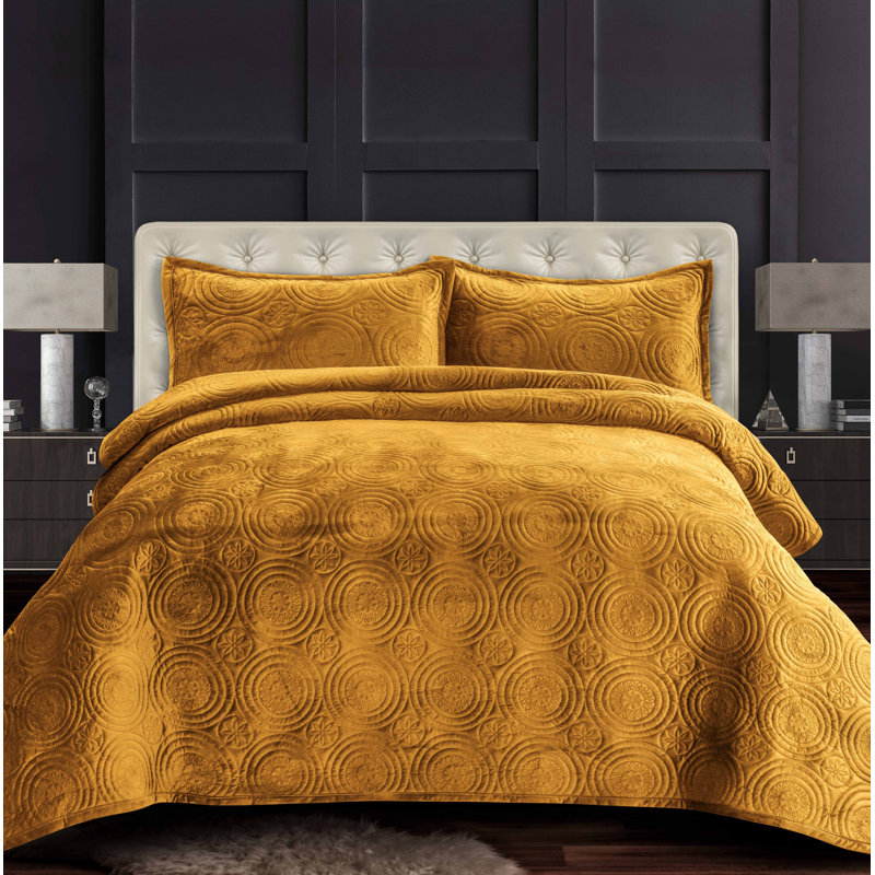 Capri Velvet Quilt, Gold, King Quilt + 2 King Shams