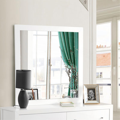 Versatile Stylish Mirror For Any Room, Enhancing Space And Appearance.