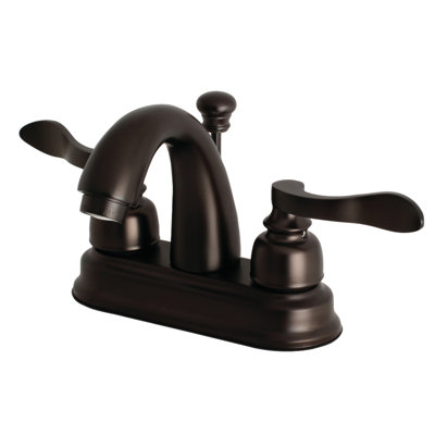 Robinet de salle de bain central à 4 poignées et 4 poignées à fixation sur le comptoir à 3 trous avec robinet escamotable en plastique Kingston Brass NuWave