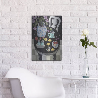 Luxe et art floral «Fruit and Flowers On Black Table» «Fruit and Flowers On Black Table» par Holly Wojhan
