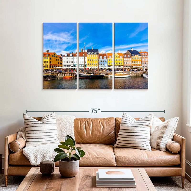 Sébbie loge au port de Nyhavn, H 36 po x l 57 po