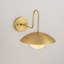 Applique murale 1 lumière Mid-Century moderne en laiton avec verre de lait