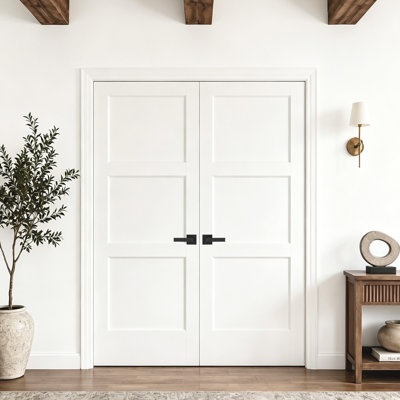 Double porte intérieure à 3 panneaux de style shaker avec cadre blanc en MDF pré-monté et porte en bois massif avec finition blanche pour la chambre à coucher, le placard et le garde-manger