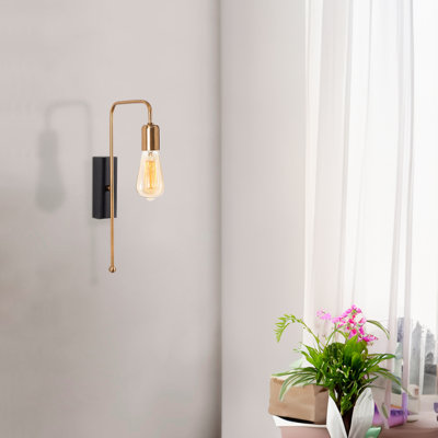 Suzen Armed Sconce