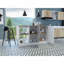Îlot de cuisine avec grand comptoir, tablettes de rangement ouvertes et armoire à deux portes-1215392057