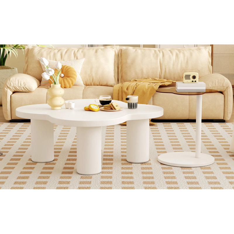 Ensemble de tables basses modernes en forme de pétales avec un design polyvalent et des soins personnalisés
