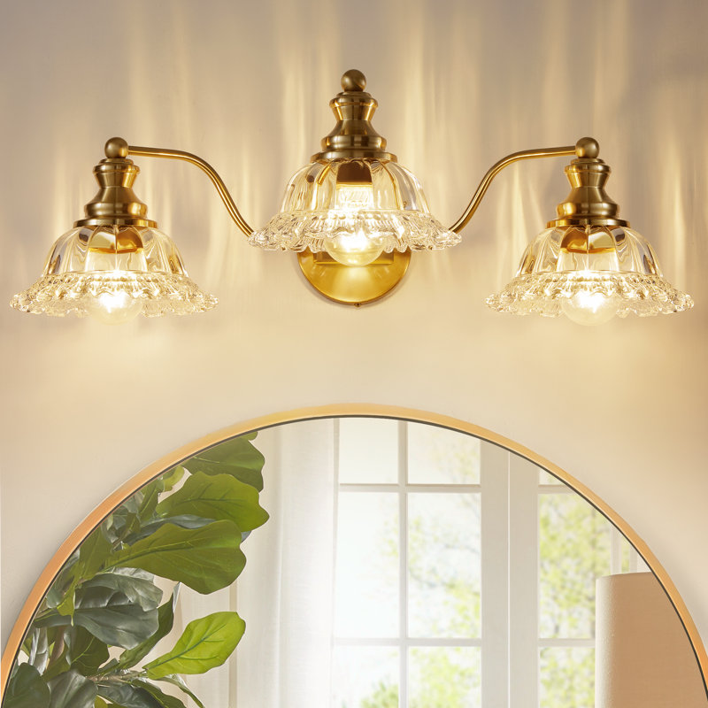 Éclairage de meuble-lavabo à 3 lumières à intensité variable avec abat-jour en verre, Laiton brossé, 3 Lights